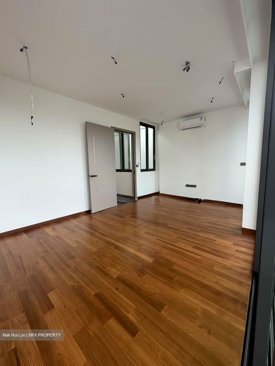 Simon Lane (D19), Terrace #561166031